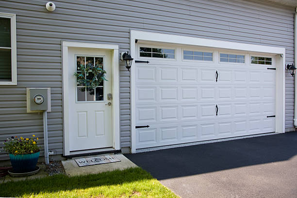 24/7 Emergency Garage Door Panel Replacement experts in Robertsville, NJ